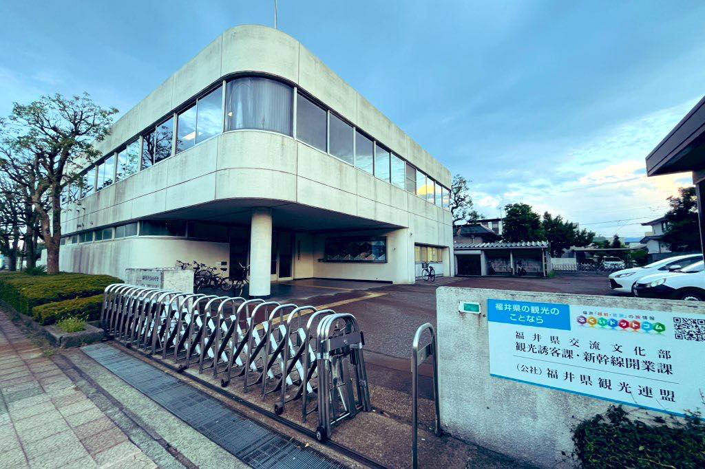 凄かった。圧倒された。情報量が多過ぎて久しぶりに脳がついていくので精一杯になった(研究者失格だわ💦)。でも、めちゃくちゃ面白かった。俺、もしかしたら、すげータイミングで、すげートコに来てしまったのかもしれん。一回クールダウンして情報処理しないとヤバい。構造化されていたけど、なんか違う。もっと違う構造がある感じ。てか、早く情報処理したい。けど、もう脳のリソースが残っていない。ヤバい。 お忙しいところ2時間超も貴重なお時間を割いてくださりありがとうございました🙏
#fukui #福井 #福井工業大学 #FUT #マーケティング #観光マーケティング #観光 #FTAS #縁起 #善縁にしていく思考と覚悟