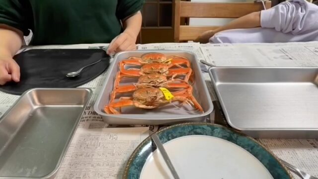三国港で水揚げした越前のセイコガニ🦀  なんと一杯700円‼️  家族が1時間かけて剥きました。  美味すぎぃ〜✨✨✨  （俺はその間、撮影しながら、石井淳蔵(2004)とGergen(2009)を読んでいました📚）
#fukui #福井 #福井の暮らし #福井工業大学 #FUT #研究 #マーケティング #福井グルメ #蟹 #かに #カニ