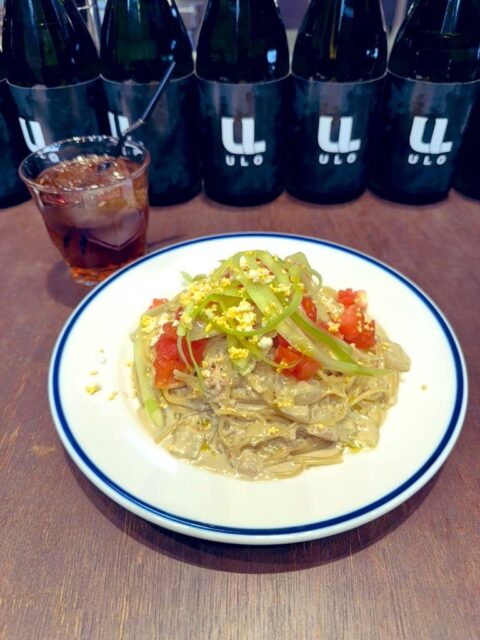 ふう。ようやくひと息。  と思ったら、予定よりかなり早いタイミングでお迎えコール➰📞  「ご飯食べていない」って言ったら「それはパパの問題でしょ」とかぬかすから、「おいっ」と思って、「あなたの計画に沿って行動しているのに、急に計画を変更しようとしているのはあなた」で、「これはあなたの問題でしょう？」と指摘し「飯くらい食わせろ」と言って、ゆっくりランチ🍹  さすがに反省したらしく「ゆっくりで良いから（お迎えお願いします）」とメールが来た📩😆  #ULO
#蟹味噌のクリームパスタ  また蟹🦀😆  うっま。  美味すぎぃ✨
#fukui #福井 #福井の暮らし #福井工業大学 #FUT #研究 #マーケティング #福井観光 #福井グルメ