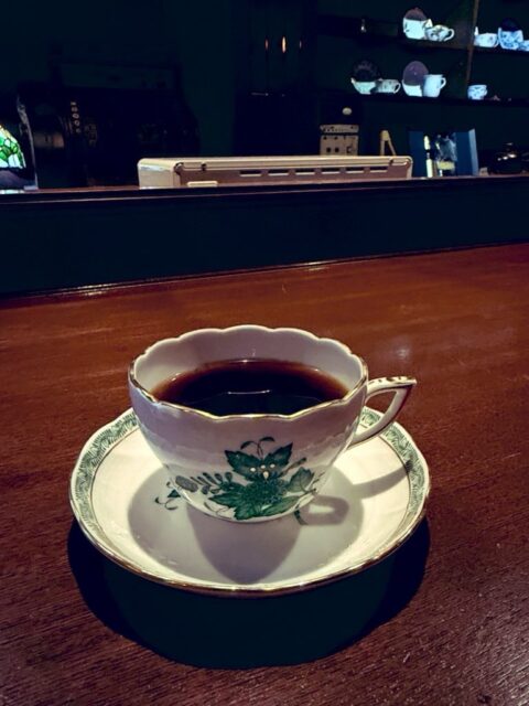 学会終わりました。 院生時代からお世話になっている神奈川大学の宮澤薫先生(前職の先輩でもある)のご研究が私の研究関心とドンピシャでめっちゃ面白かったです😊 拙著引用くださり御礼申し上げます😭 自由が丘から #都立大学 に移動して、私の行きつけの #ダンアロマ に。 院生の頃、論文執筆のためによく通いました。 なんだかんだで隔月ペースくらいで来ているような気もする。 東京の研究室扱い😅 月曜日の講義資料。
火曜日の企業研修資料。 捗りました。 コーヒーも美味いし、サイコー☕️ ちょうど豆🫘をきらしていたので買いました✨ また来まーす🏃♂️➡️
#fukui #福井 #福井の暮らし #福井工業大学 #FUT #研究 #マーケティング #出張 #東京