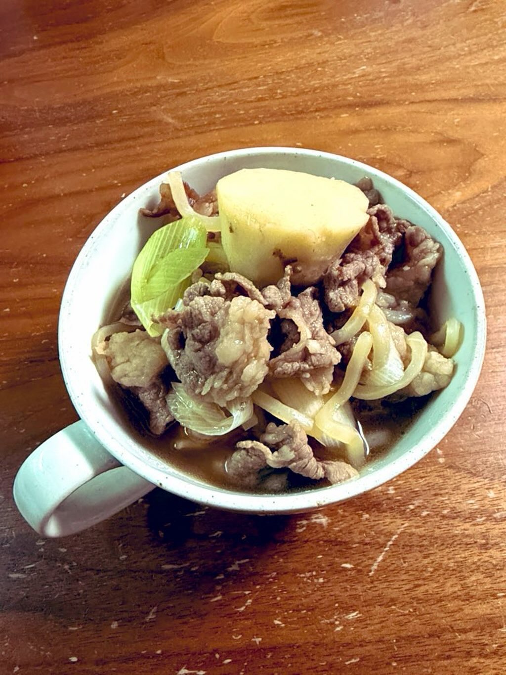 #山形 が誇るスーパーソウルフード「#芋煮」を福井が誇る大野の #里芋 でつくりました。  22年ぶりくらいかな？
芋煮をつくったのは。  勘は鈍っていながった。
上手に出来ました✨
（板こんにゃくじゃないのは、子供が間違って糸こんにゃくを買ってきてしまったから。まあご愛嬌ということで）
#fukui #福井 #福井の暮らし #福井工業大学 #FUT #研究 #マーケティング #福井グルメ