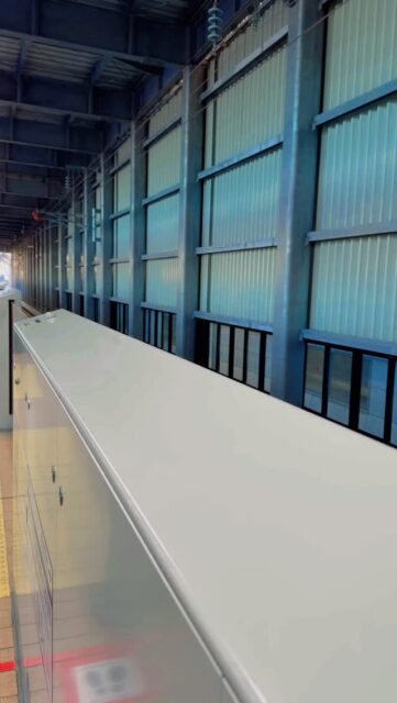 #補講✖️2 からの #出張‼️  またしても #ガンダ でした。  妻と娘に送ってもらい。  #恐竜 さん🦕に行ってきます👋
（こんなこともあろうかと昼に撮っておいた🤳）  初めて出席する学会なので少しドキドキしますね🤏  もちろん友人や仲良くしていただいている先輩研究者はいらっしゃるのですが、でもねぇ、新しいコミュニティに飛び込むと言うことはいつでもワクワクドキドキするものです。  そう言えば、時を同じくして、#息子 も初の #ひとり旅。  私の東京出張にあわせて #東京🗼に行くんですが、私とタイミングが合わないとのことで一人で #北陸新幹線🚄 に乗りました。  思い返せば私も小5の終わりの春休みに姉が学生をやっていた #徳島 に #山形 から遥々、岡山周り🚆で丸1日かけてひとり旅をしたのでした。  姉も小学生だか中学生の時に長野かどっかにひとり旅していたような...これは麻里家代々の伝統なのかもしれません。  #東京 では友人と合流し、#義妹 の家を拠点に東大が企画した工学系のイベントに参加するみたいです（当選した模様）。  帰りは一緒に帰って来る予定。  結構、物怖じしない性格なのですが、流石に緊張していると言っていたそうです。  #可愛い子には旅をさせよ。  ひとりでいろんな経験をすることで、いつも誰かに支えられて生きていることのありがたさなどを感じ、そして（助けを借りながらも）ひとりでも出来た‼️という経験をして、自信につなげてもらえたらなぁと思います。
#fukui #福井 #福井の暮らし #福井工業大学 #FUT #研究 #マーケティング