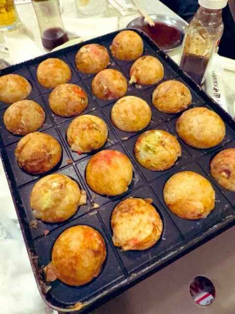 #FDPM #11
福井を想う人と福井の観光事業者が交わる場所@PLAYCE。 いやー、今日はネ申回だったかもしれない。 FDPMは #AI を中心に駆動。最後の方はちょっとにゃーにゃー言ってた🐈 懇親会で久しぶりに「テレビは冷蔵庫か?」(石井, 2012)の話をした。 福井市の偉い方が神戸大学ご出身で加護野ゼミだったと伺いスイッチがはいってしまった👨🏫 https://marihisashi.com/%E3%80%8C%E5%95%8F%E3%81%84%E7%B6%9A%E3%81%91%E3%82%8B%E3%81%93%E3%81%A8%E3%80%8D%E3%80%8C%E5%95%8F%E3%81%84%E7%9B%B4%E3%81%99%E3%81%93%E3%81%A8%E3%80%8D%EF%BC%88%E3%83%93%E3%82%B8%E3%83%8D%E3%82%B9/ この話、今は学生さんに「このペン✒️は“ペン”か?」という話に置き換えて話している。 随分昔の記事だけど、俺「禅問答」って書いてて笑った🤣 まさに今日「道元禅師の系譜だっていうことに最近気付いたんですよ」っていう話をしたばかりだったからだ。 面白過ぎました。 同じ系譜に「串カツ田中でたこ焼き🐙を焼く」というのもあります(ない😅) 串かつはたこ焼きか?🐙 などと言い始めそうなので、この辺で今日は失礼させていただきます🙏 美味しかった🐙
#fukui #福井 #福井の暮らし #福井工業大学 #FUT #研究 #マーケティング