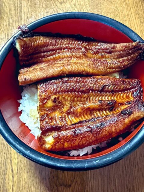 浜名湖の鰻の食べ比べ〜 そんでもって福井県小浜市の小鯛の笹漬け。 美味い😋 #帰省
#fukui #福井 #福井の暮らし #福井工業大学 FUT 研究 マーケティング