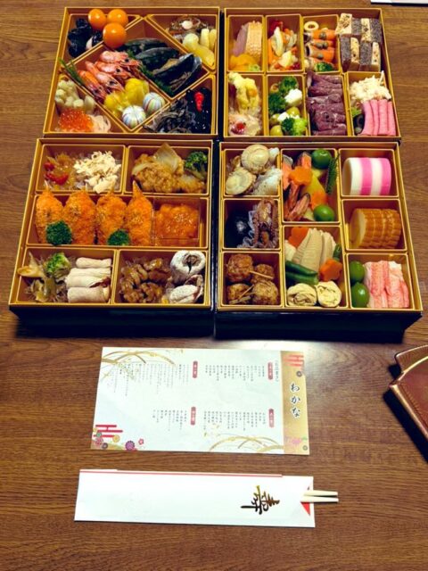 毎年、美味しいお節とお雑煮をいただきましてありがとうございます😊  家族みんなが健康に過ごせますように✨
#帰省
#fukui #福井 #福井の暮らし #福井工業大学 FUT 研究 マーケティング