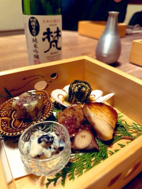 古巣の先輩方(もはやお歴々)来たる。 6時間半、ノンストップでベシャリまくりました。 良い仕事になるといいなぁ。 大好きな #酒肴コブ さんでいつものいただきました。 変わらず美味しかったです。 日本酒は、白龍👉梵👉花垣🍶
#fukui #福井 #福井の暮らし #福井グルメ 福井工業大学 FUT 研究 マーケティング