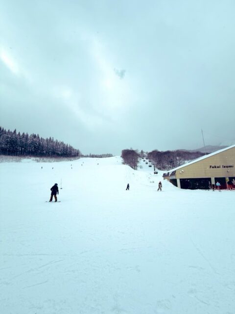 我慢出来ずに今シーズン初滑りー🏂
#スノーボード #スノボ
#fukui #福井 #福井の暮らし 福井工業大学 FUT 立命館大学 Rits 研究 マーケティング