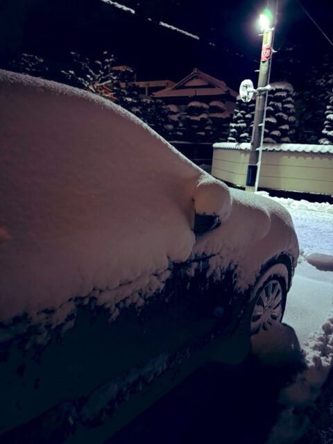 ラスト1かと思っていたら、ラストスパート頑張り、本文完成📄 連日、研究室に住んでいるんじゃないかというOくんでした。 そんなことやってる間にあっという間に銀世界☃️ 久しぶりに雪かきしました
#fukui #福井 #福井の暮らし #福井工業大学 #FUT 立命館大学 Rits 研究 マーケティング