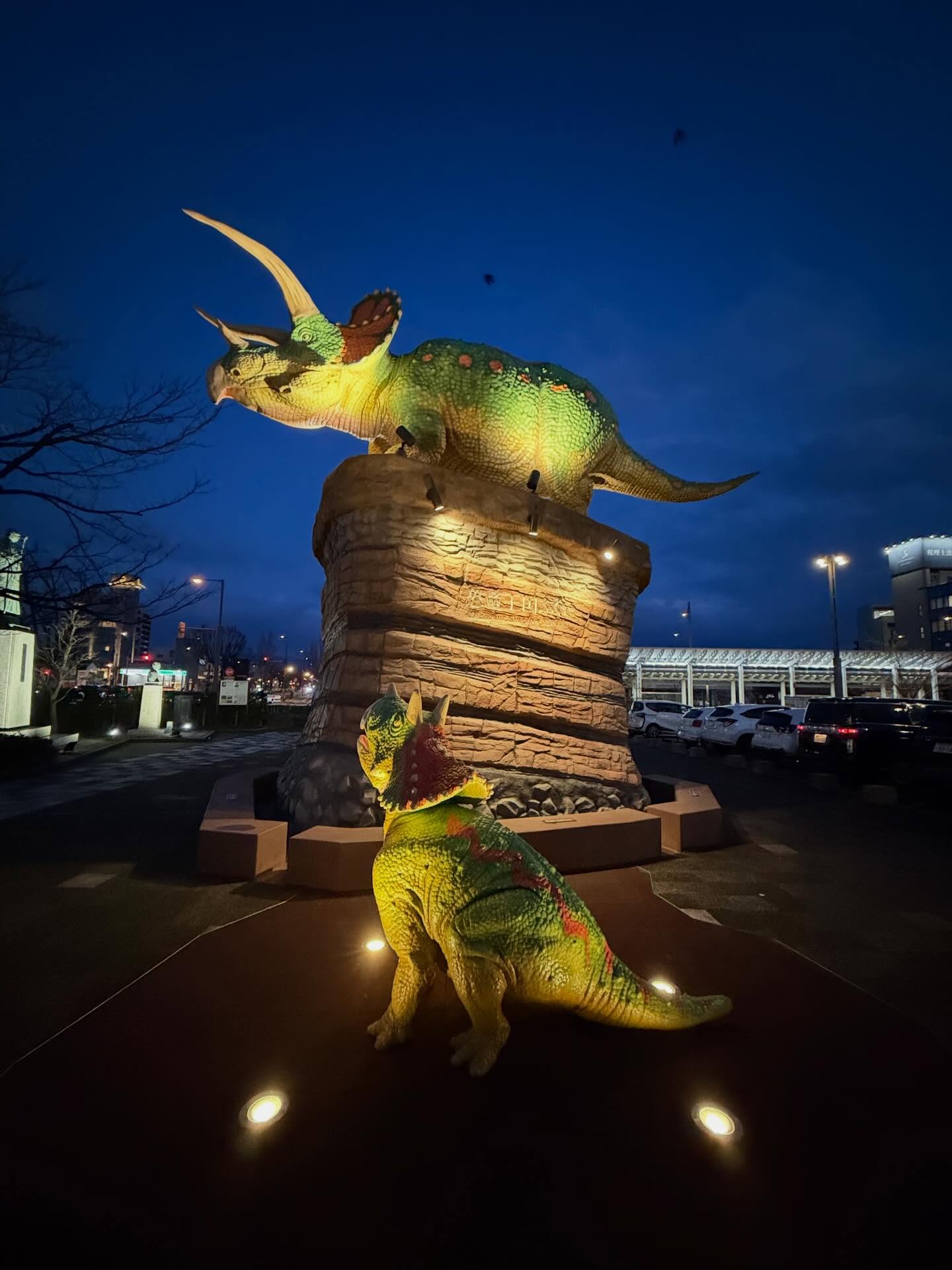 Maussの贈与論やLévi-Straussにまで及んだのは素晴らしかったな〜。まさに私もそこを見て今の議論を組み立てているので、さすがだな〜と思いました。  一発でパラダイムを見抜かれてしまったのも、さすがとしか言いようがない。  巨人はやはり巨人🧌  ありがとうございました😊✨  噛み締める、余韻❤️‍🔥  次はちゃんと抽象の議論を脱して、報告したいです✒️
#fukui #福井 #福井の暮らし #福井工業大学 #FUT 立命館大学 Rits 研究 マーケティング 出張 金沢