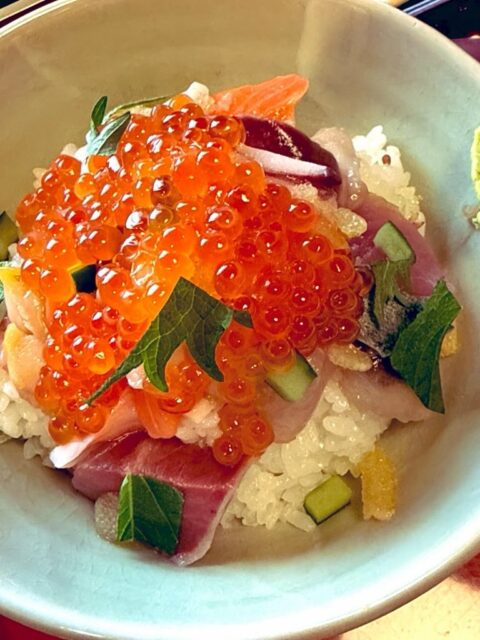 うお吟さんで
恵びす大国丼 と 弁天丼
をいただきました。 美味い✨
#fukui #福井 #福井の暮らし #福井観光 #福井グルメ 福井工業大学 FUT 立命館大学 Rits 研究 マーケティング