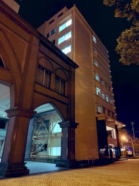 午前中にはプレゼミ生全員からバースデーメッセージが届いていて感激🤩 午後もなにやらいろいろお祝いの品をいただきましてありがたい限りです。 皆さまのお陰でまたひとつ歳を重ねることができました。 今年は論文をたくさん書いて発表したいです✒️
あと今年こそは少し痩せたいです💪(福井でさらに肥えました😓) 引き続き、ご支援方、何卒よろしくお願い申し上げます🙏
#fukui #福井 #福井の暮らし #福井工業大学 #FUT 立命館大学 Rits 研究 マーケティング